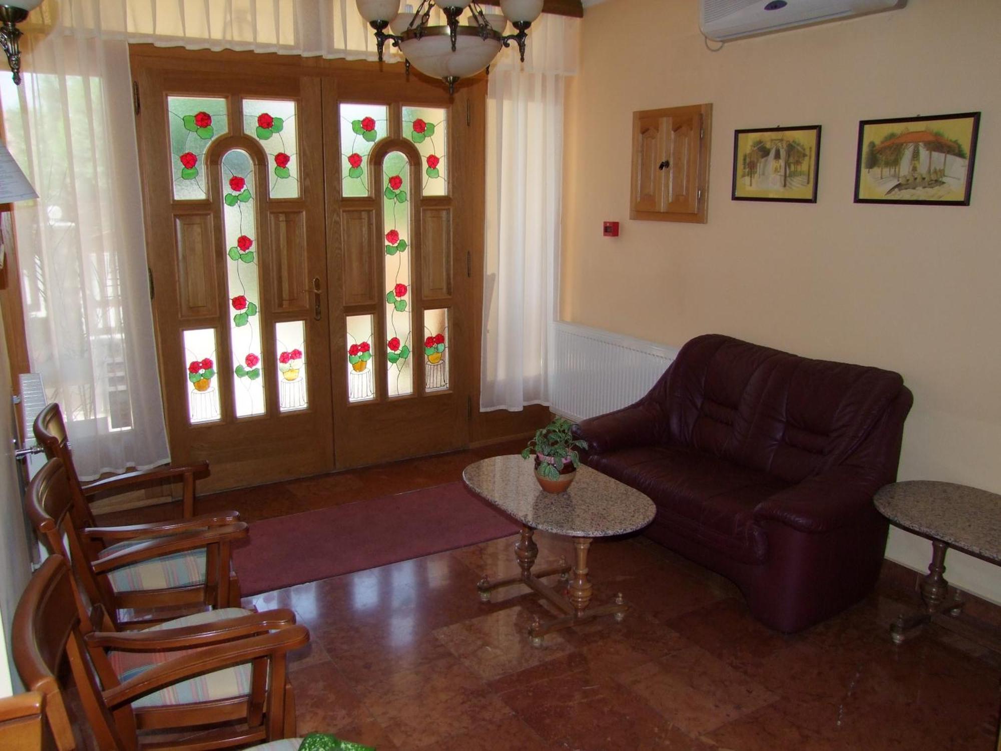 Bed and Breakfast Júlia Panzió Hajdúszoboszló Exterior foto