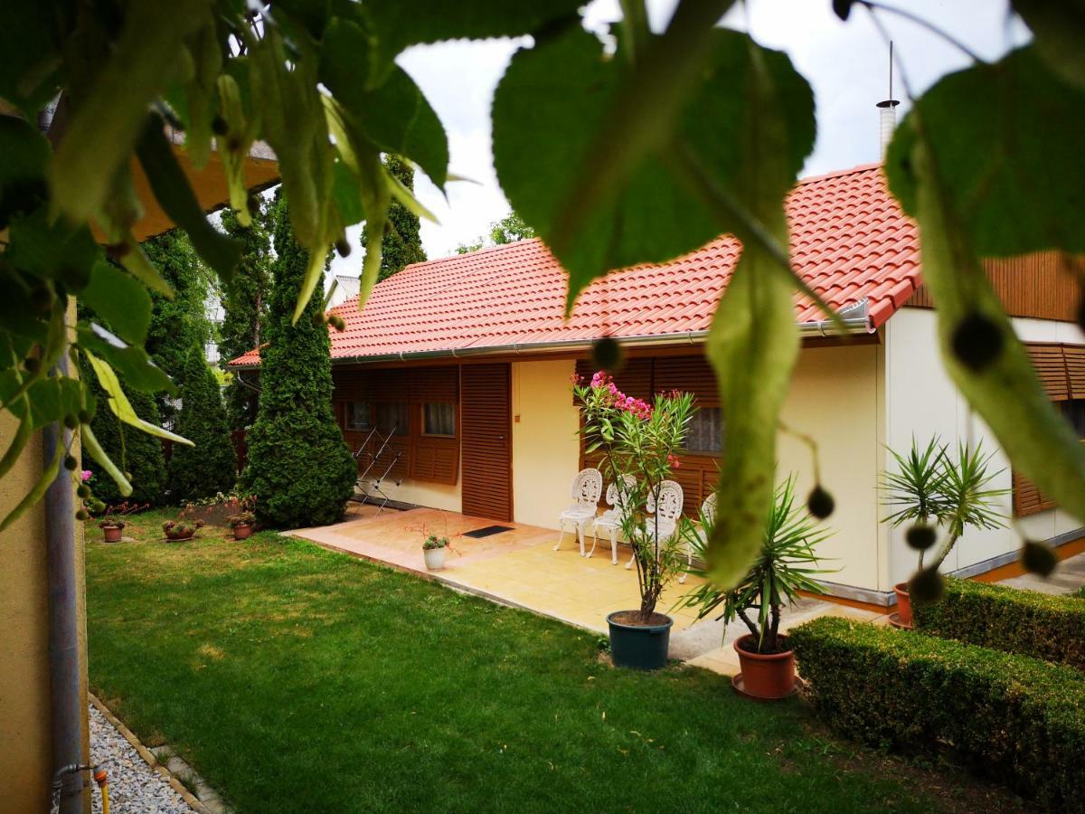 Bed and Breakfast Júlia Panzió Hajdúszoboszló Exterior foto