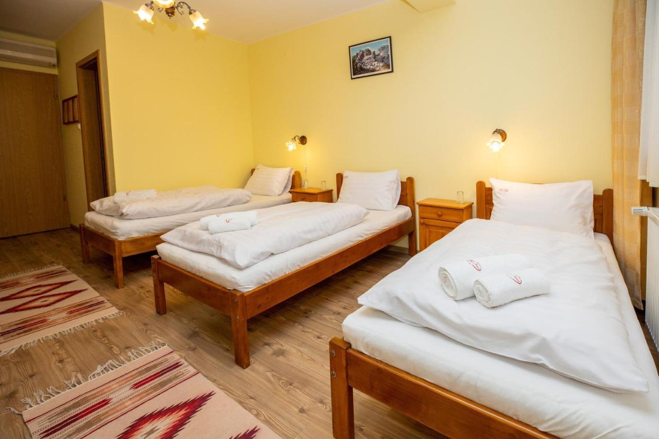 Bed and Breakfast Júlia Panzió Hajdúszoboszló Exterior foto