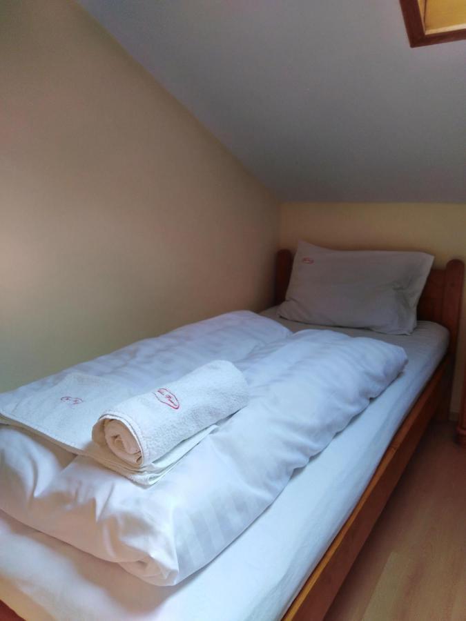 Bed and Breakfast Júlia Panzió Hajdúszoboszló Exterior foto