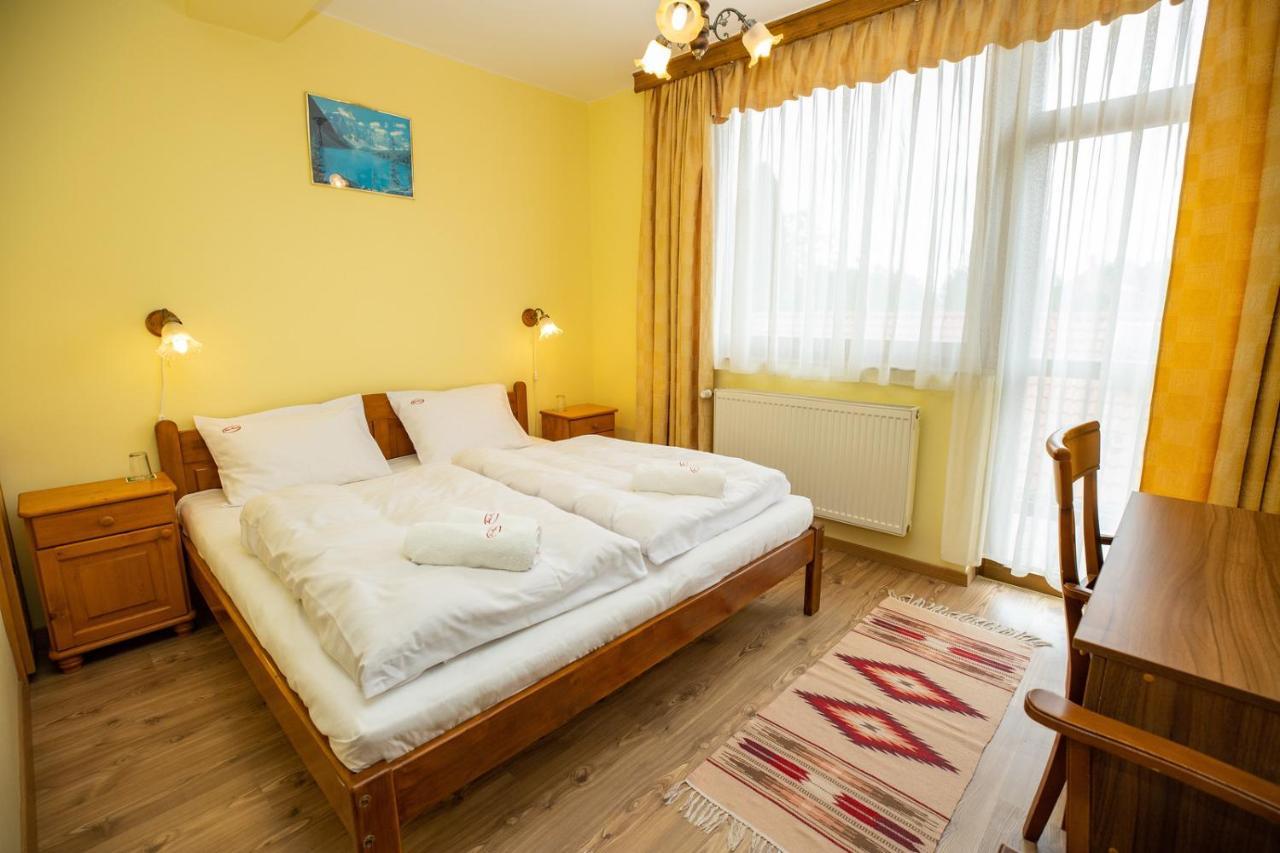 Bed and Breakfast Júlia Panzió Hajdúszoboszló Exterior foto