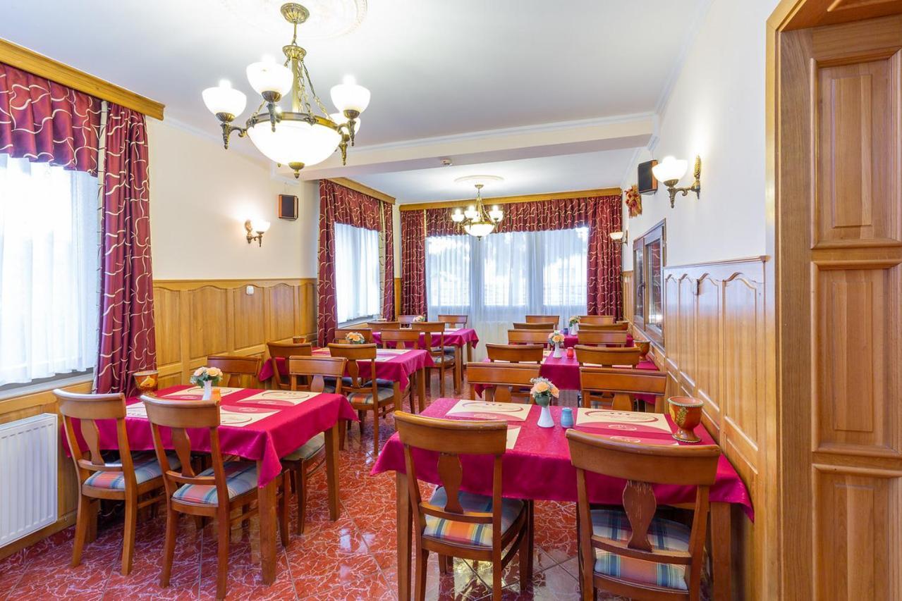 Bed and Breakfast Júlia Panzió Hajdúszoboszló Exterior foto